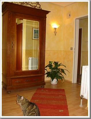 0053_f001  flur gelber sockel.jpg